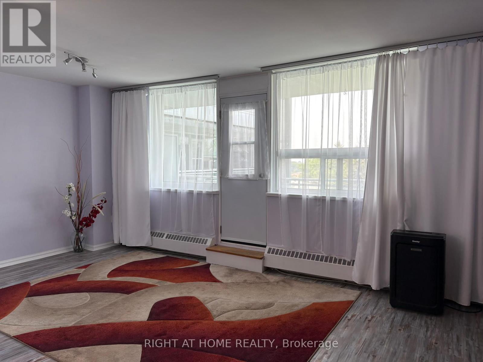 Property at 201 - 3460 KEELE STREET image 2