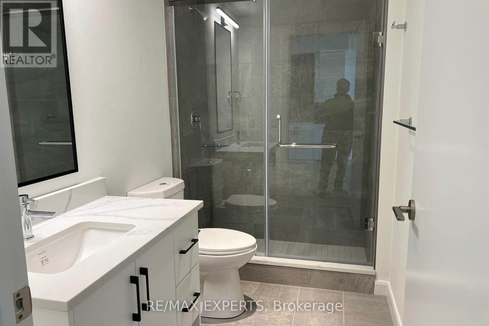 403 - 741 King Street W, Kitchener, Ontario  N2G 0E9 - Photo 10 - X12328566