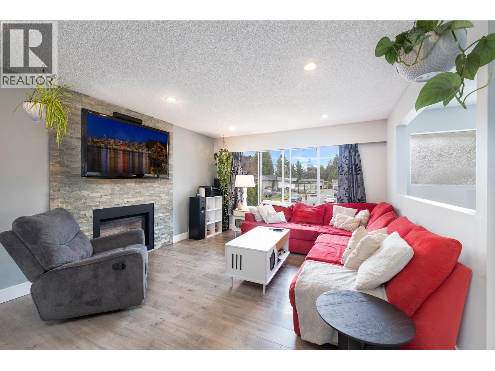 Property at 11718 208 STREET image 3