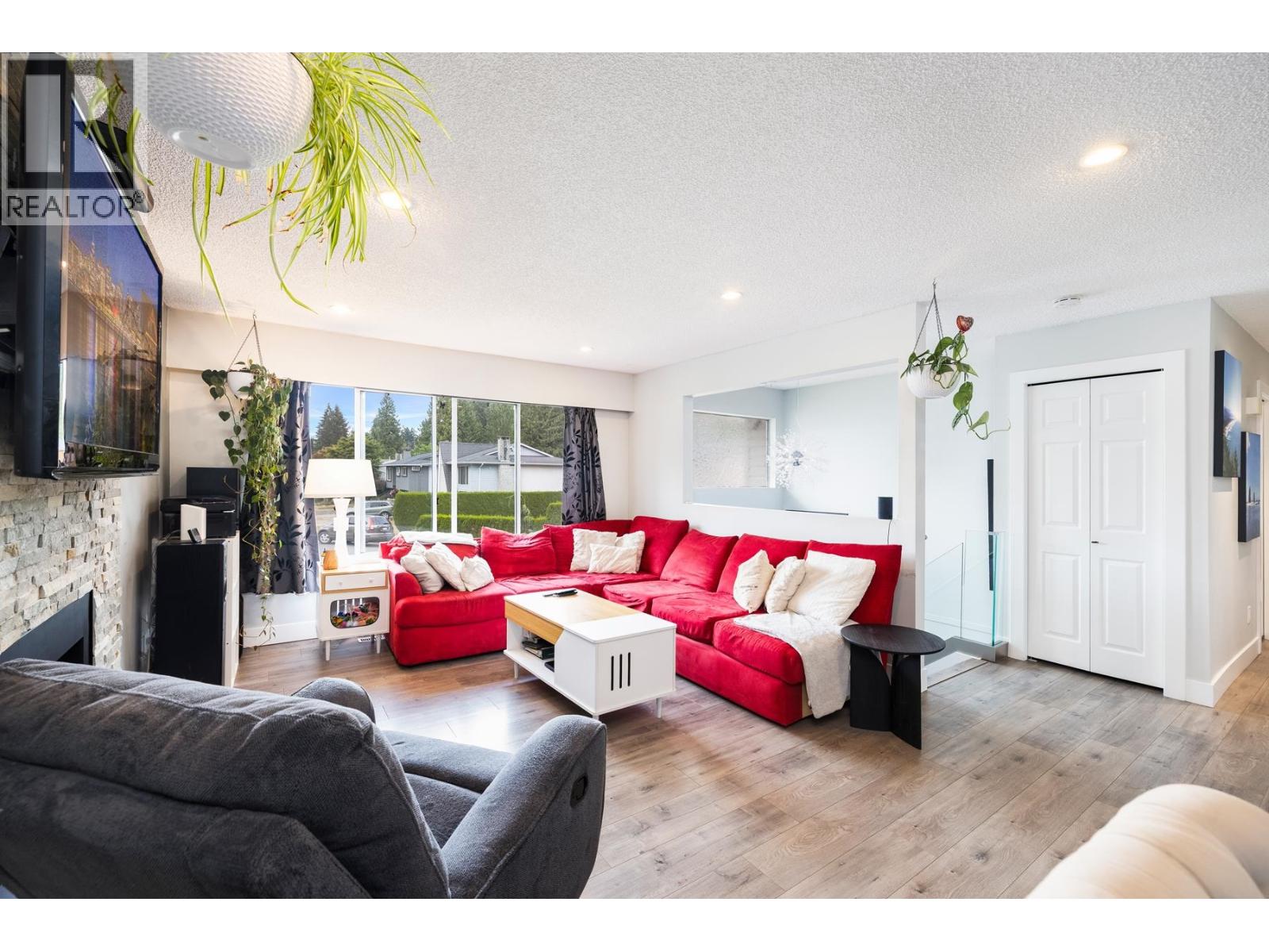 Property at 11718 208 STREET image 4