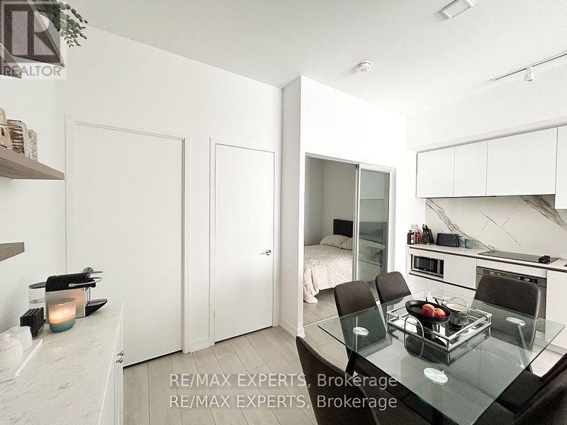 Th05 - 9 Buttermill Avenue W, Vaughan, Ontario  L4K 0M5 - Photo 13 - N12328763