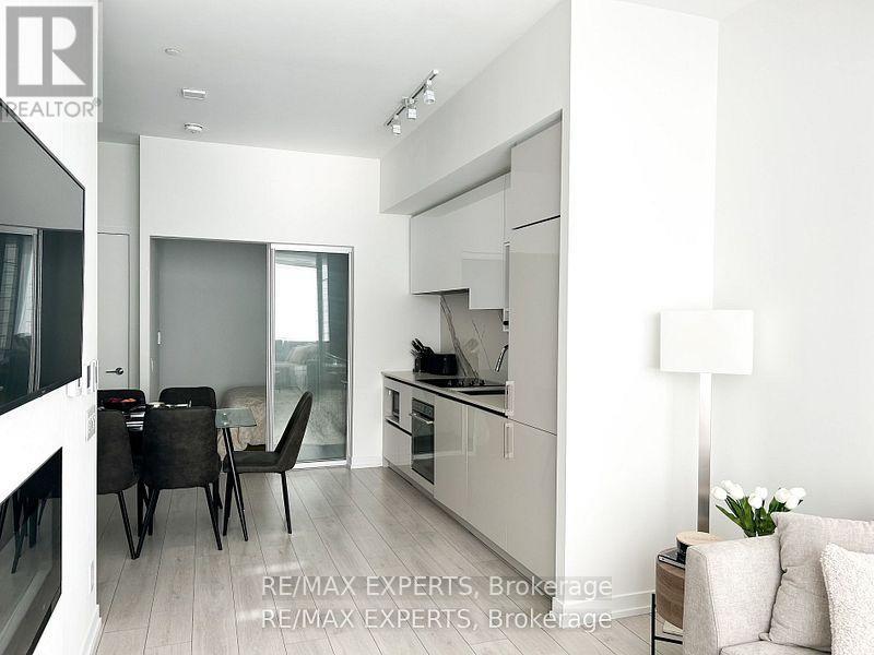Th05 - 9 Buttermill Avenue W, Vaughan, Ontario  L4K 0M5 - Photo 14 - N12328763