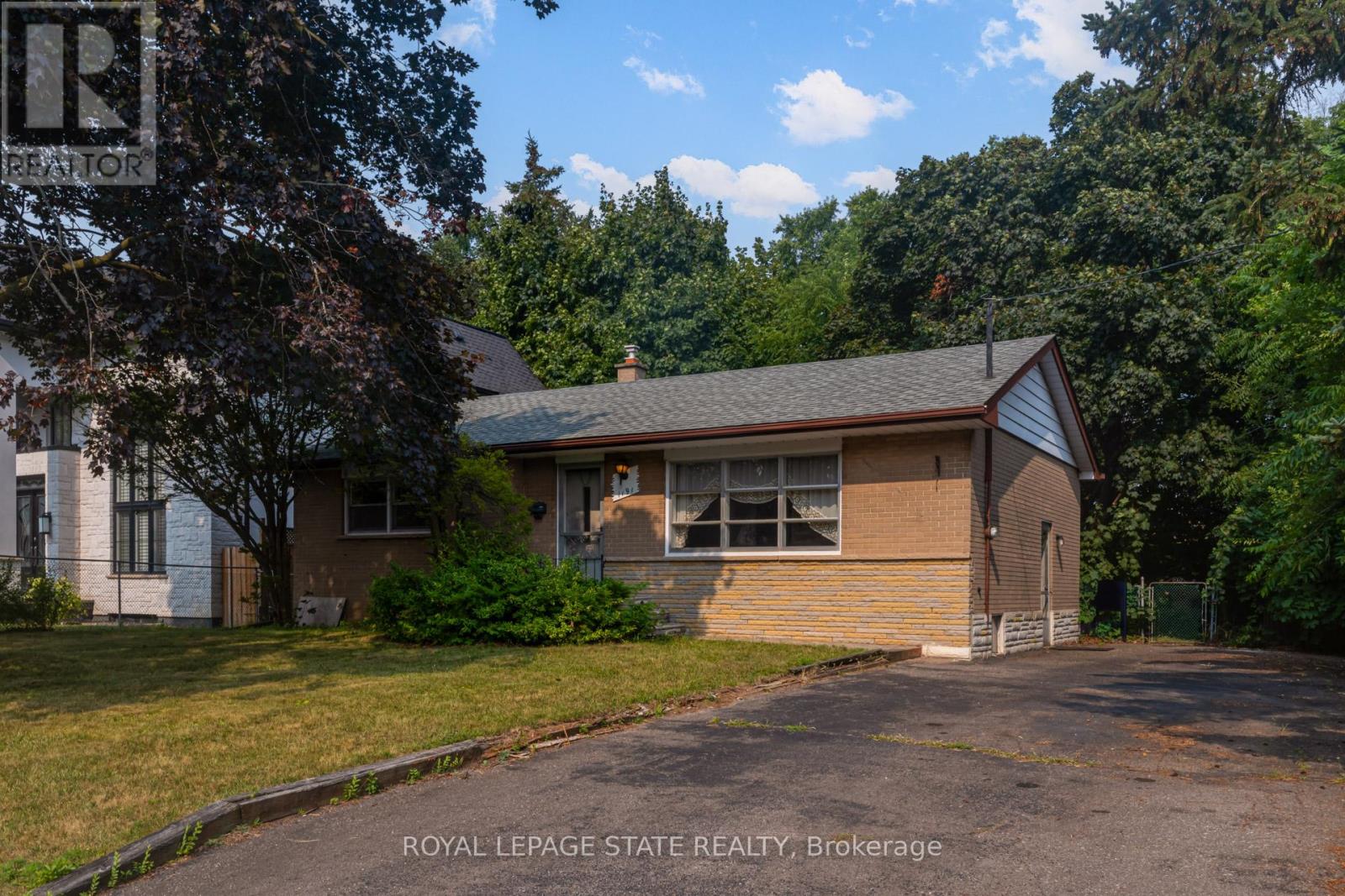 1191 Pinegrove Road, Oakville, Ontario  L6L 2W8 - Photo 1 - W12328720