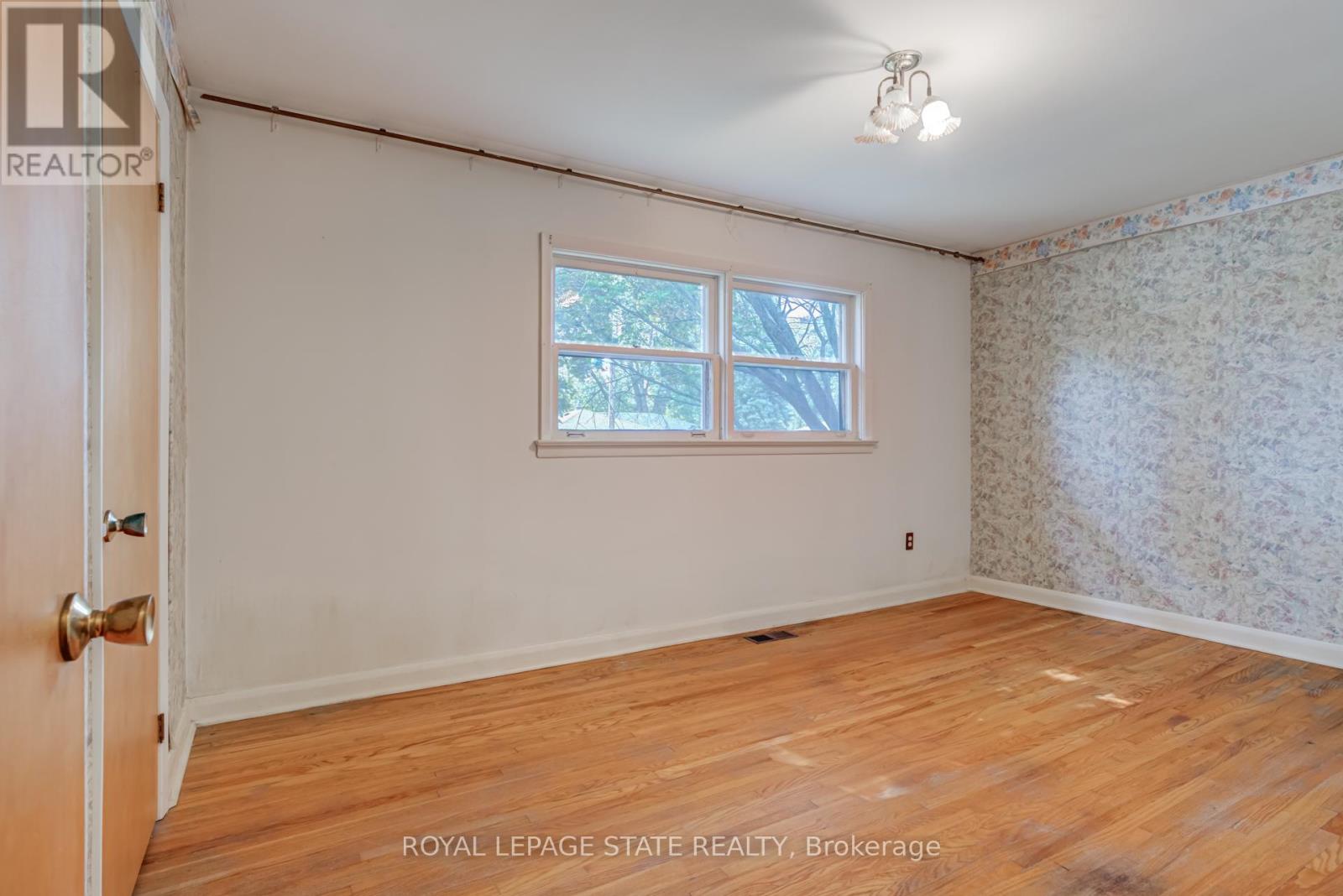 1191 Pinegrove Road, Oakville, Ontario  L6L 2W8 - Photo 14 - W12328720