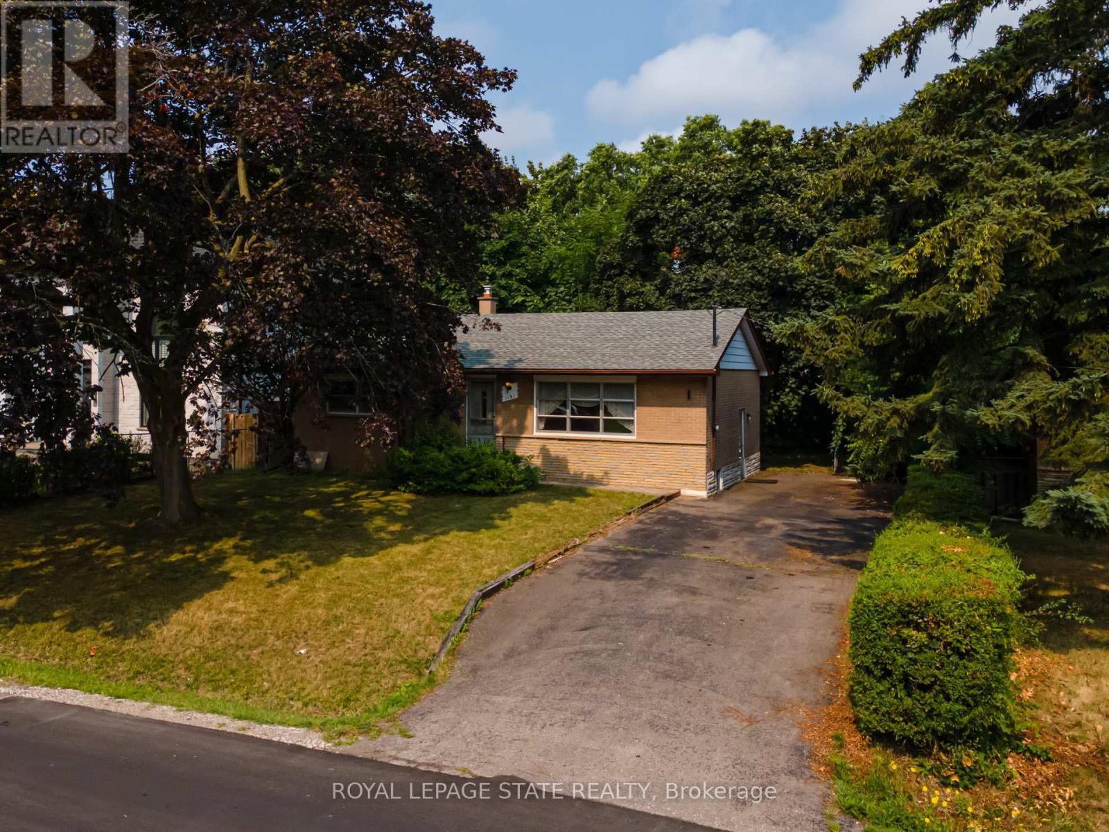 1191 Pinegrove Road, Oakville, Ontario  L6L 2W8 - Photo 2 - W12328720