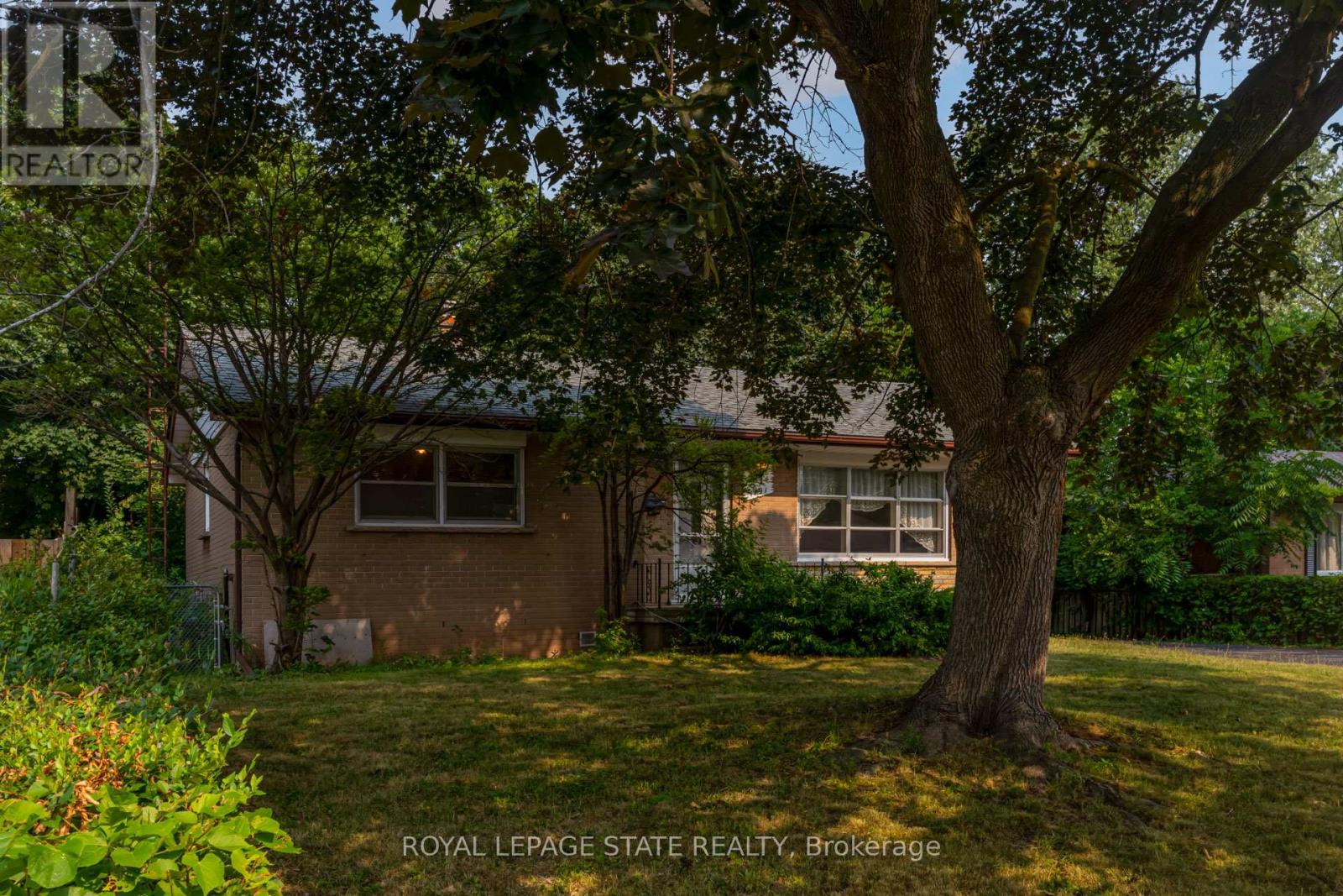 1191 Pinegrove Road, Oakville, Ontario  L6L 2W8 - Photo 5 - W12328720