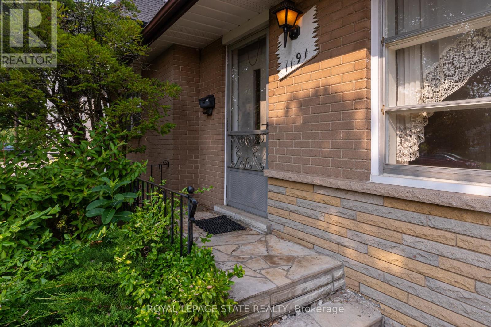 1191 Pinegrove Road, Oakville, Ontario  L6L 2W8 - Photo 7 - W12328720