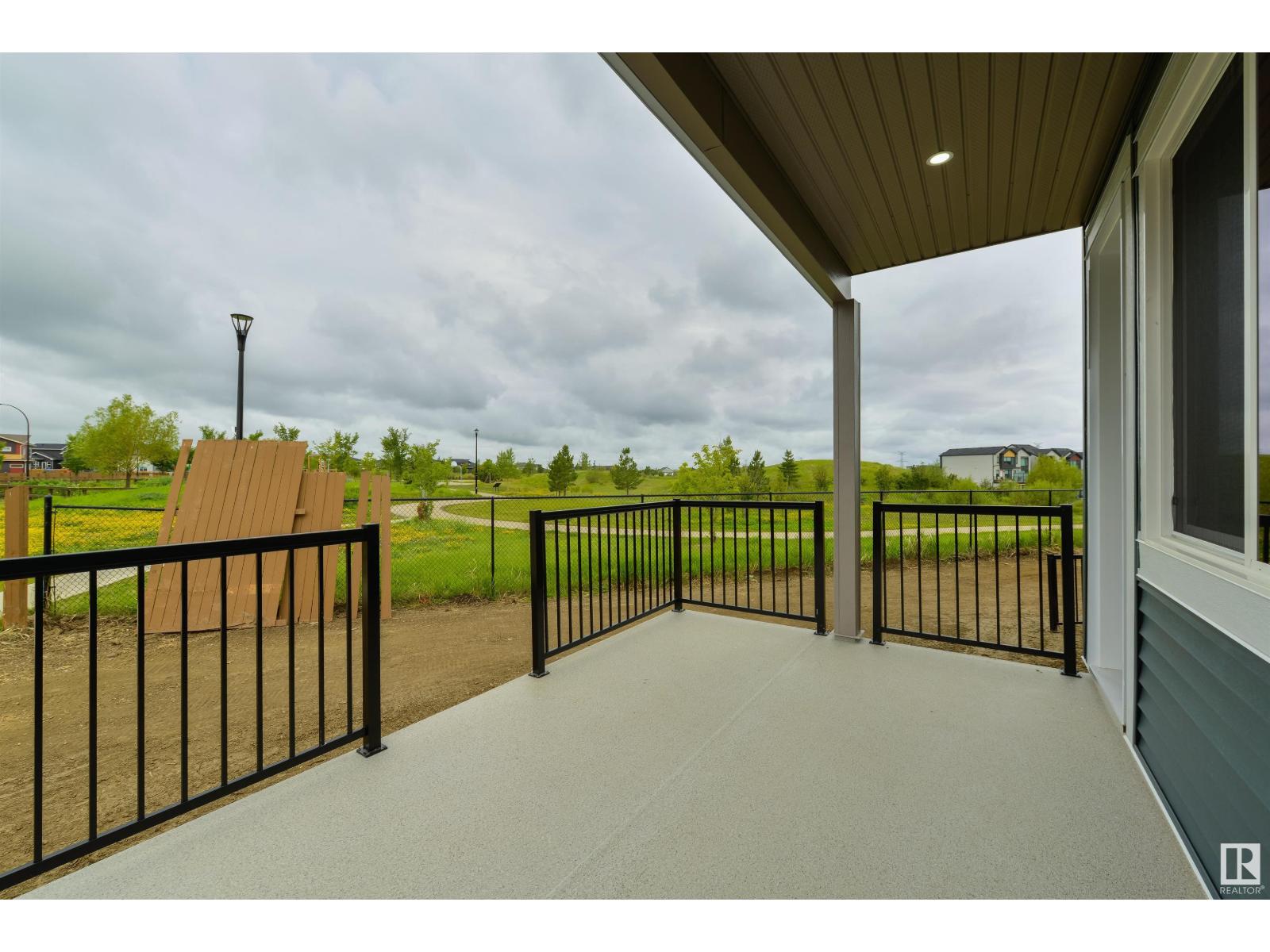 Property at 568 37 ST SW image 3