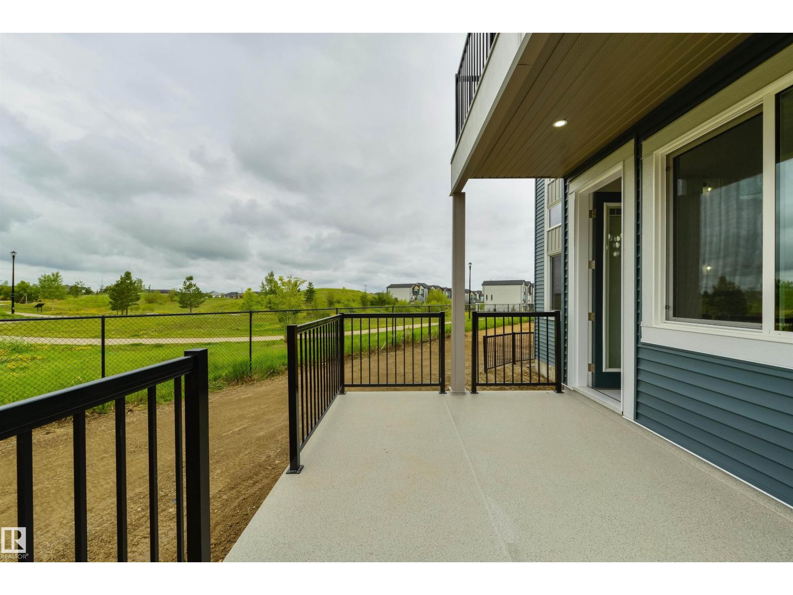 Property at 568 37 ST SW image 4
