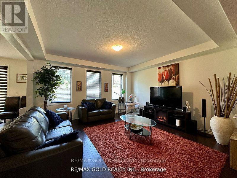 Property at 396 EQUESTRIAN WAY image 5