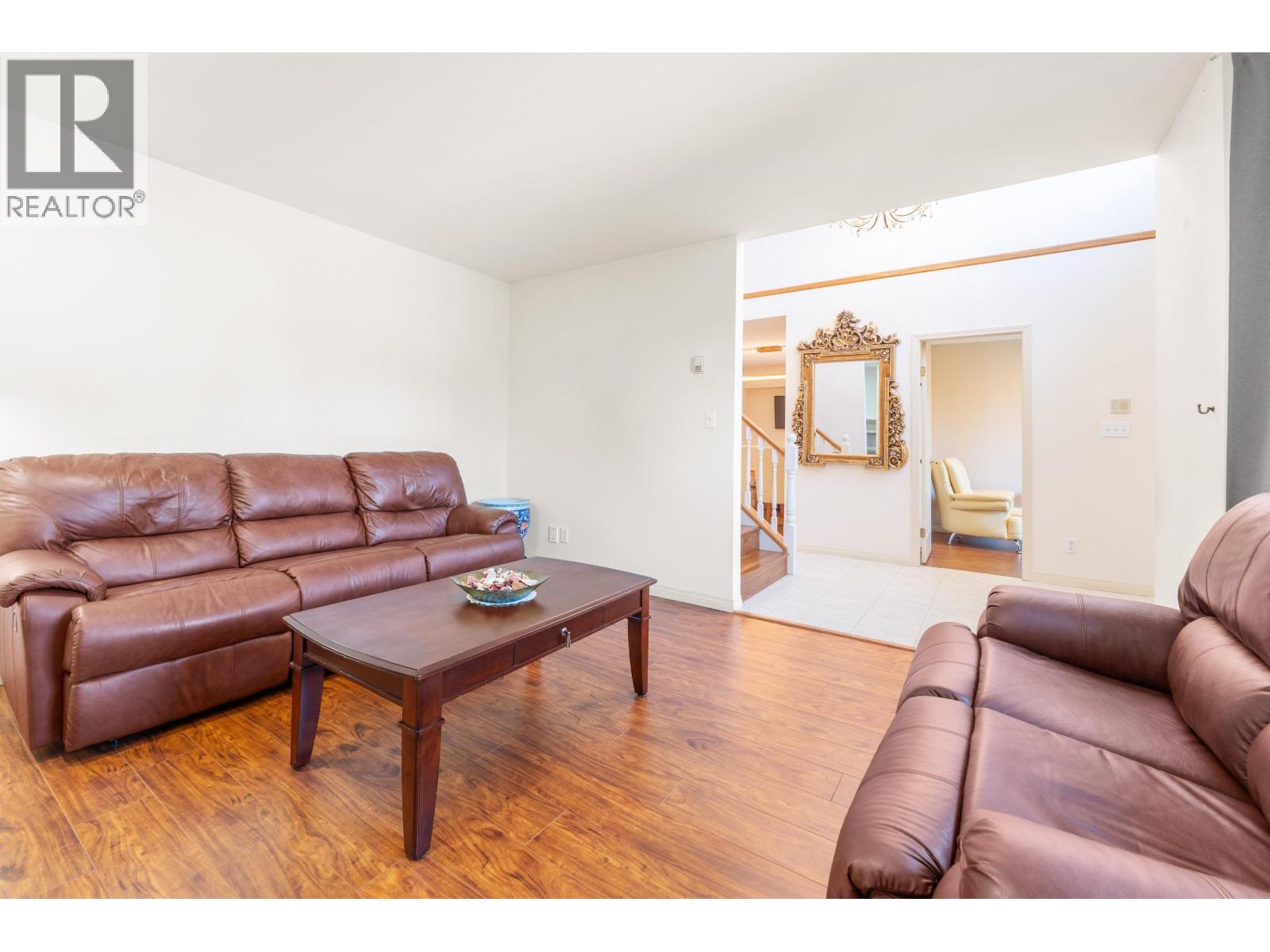 8948 Yarrow Place, Burnaby, British Columbia V3N 4W1 - Photo 5 - R3033435