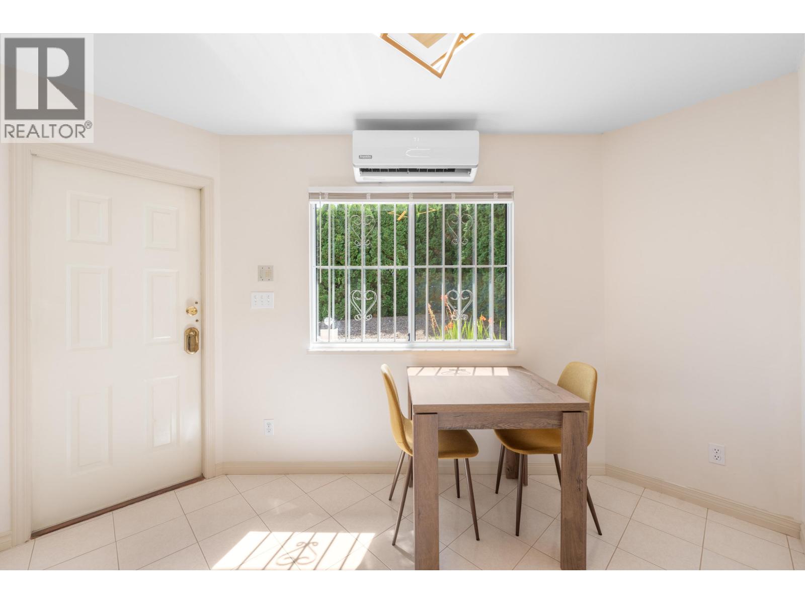 8948 Yarrow Place, Burnaby, British Columbia V3N 4W1 - Photo 12 - R3033435