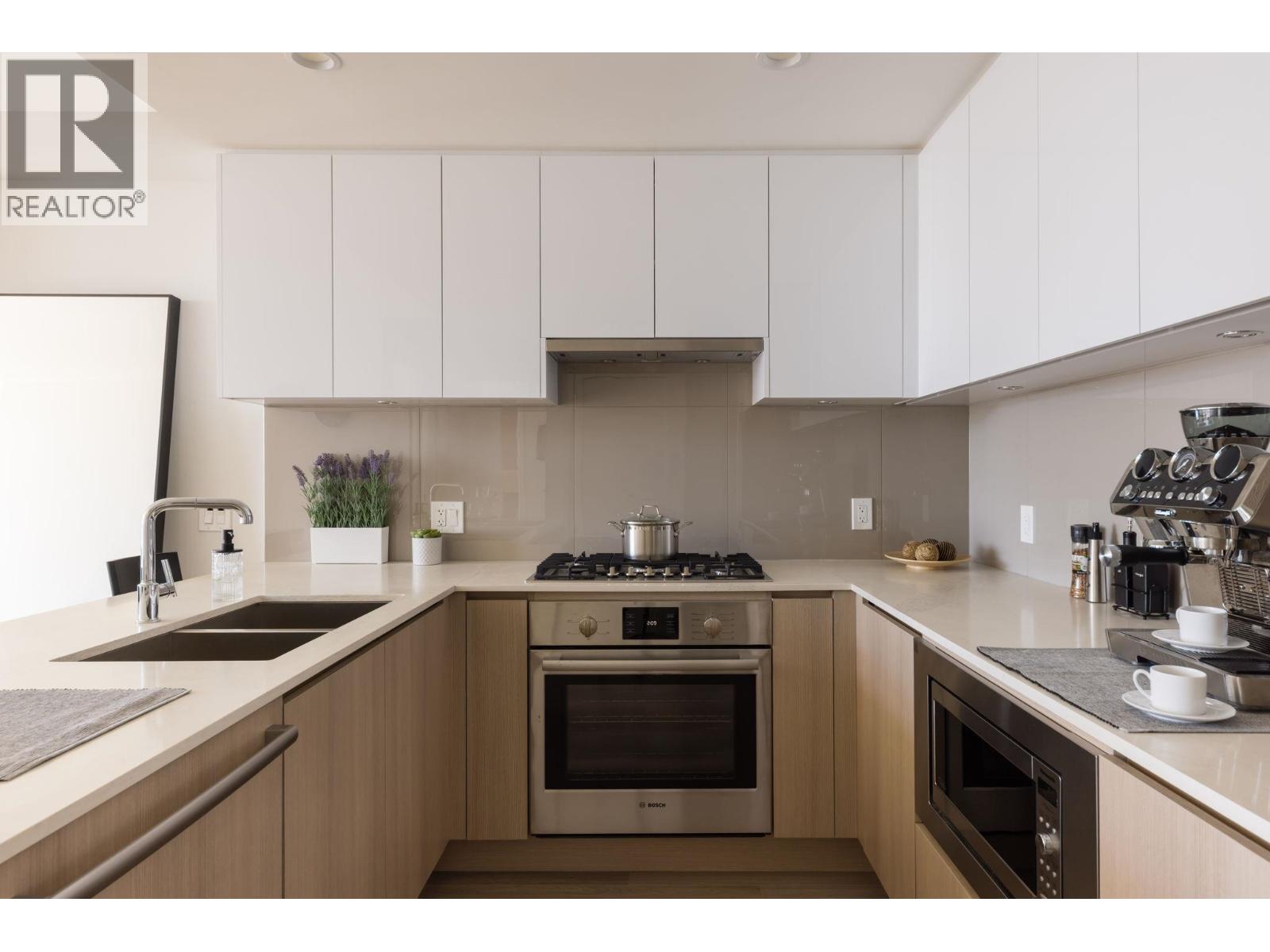 1407 618 Carnarvon Street, New Westminster, British Columbia  V3M 1E9 - Photo 2 - R2968241