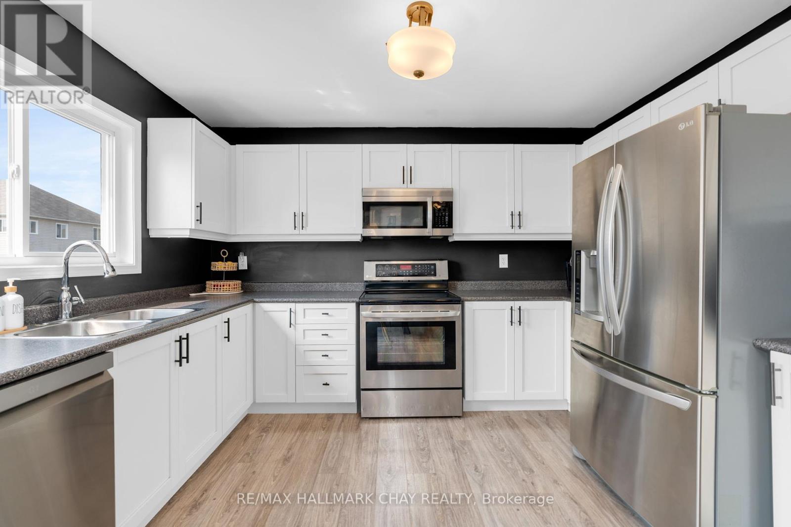 204 Forest Crescent, Clearview, Ontario  L0M 1S0 - Photo 12 - S12328863