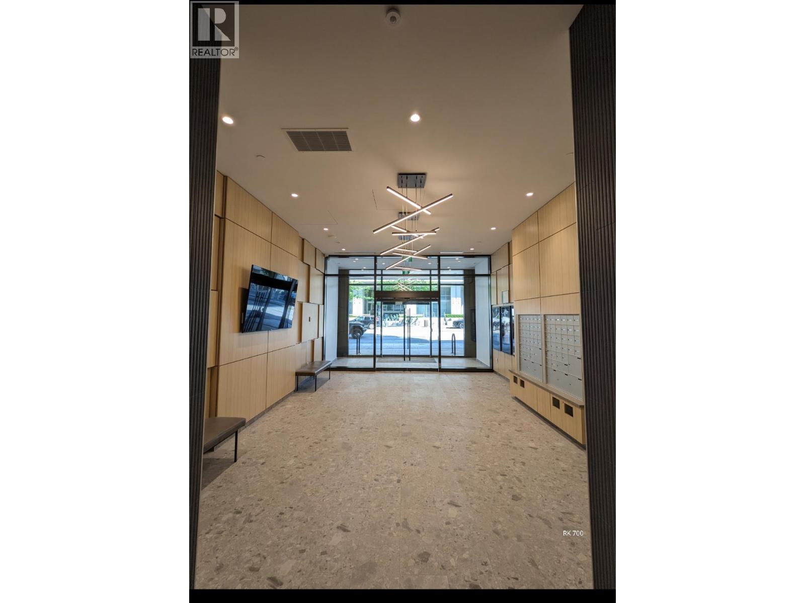 700 2992 Glen Drive, Coquitlam, British Columbia  V3B 0A3 - Photo 6 - C8067948