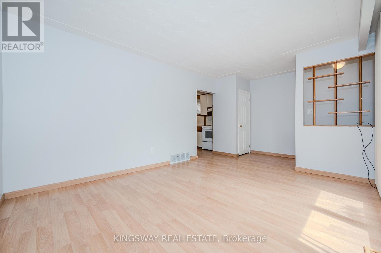 164 East 23rd Street, Hamilton (Eastmount), Ontario  L8V 2X1 - Photo 6 - X12328842