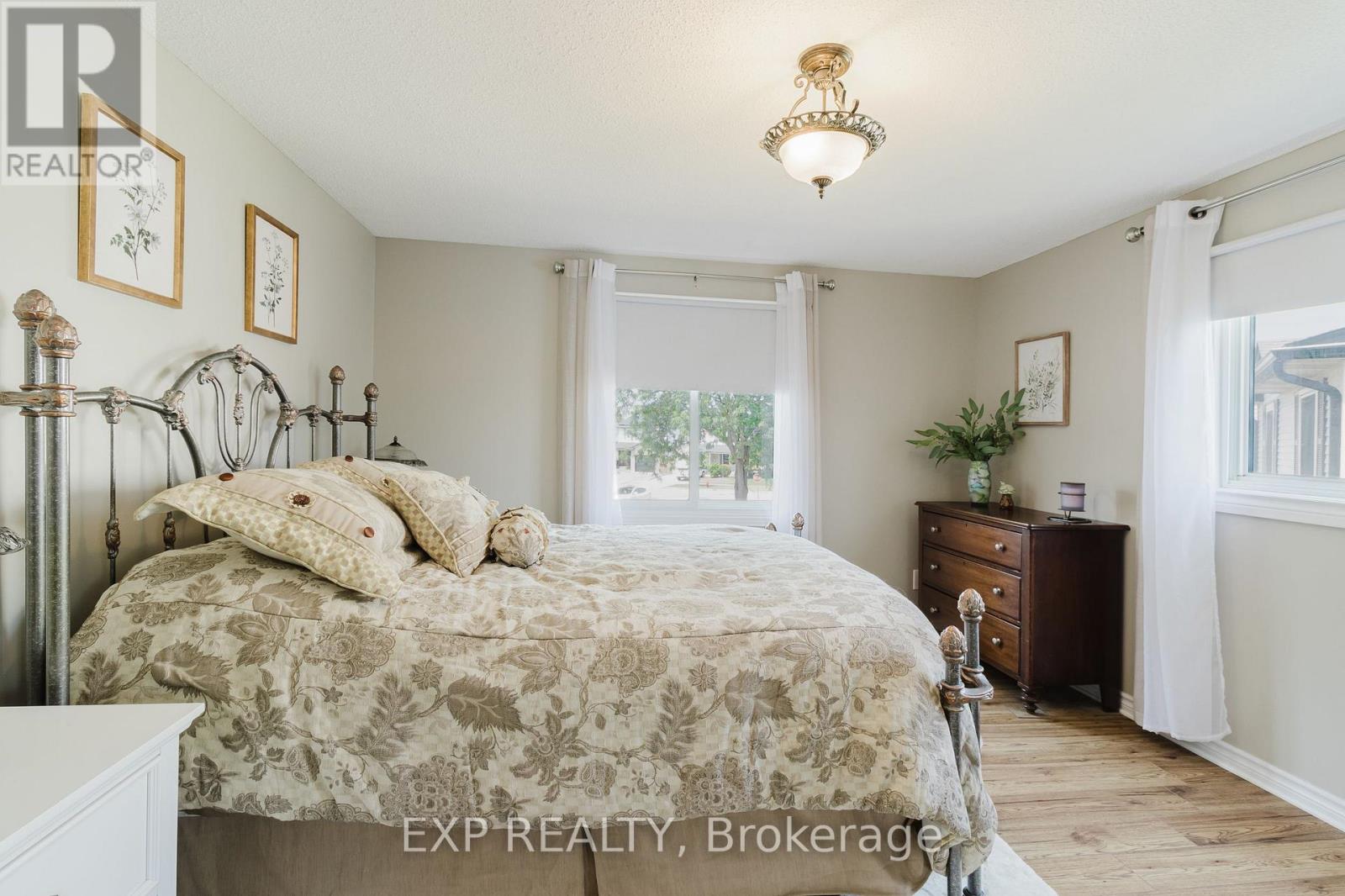 8 Viva Court, Hamilton, Ontario  L8J 1X6 - Photo 22 - X12328858