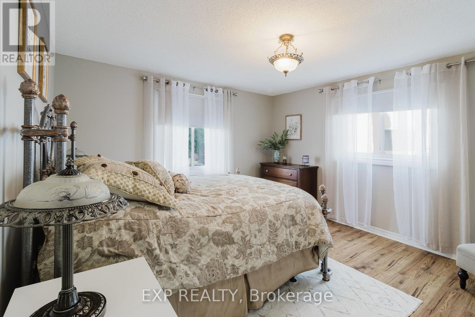 8 Viva Court, Hamilton, Ontario  L8J 1X6 - Photo 25 - X12328858