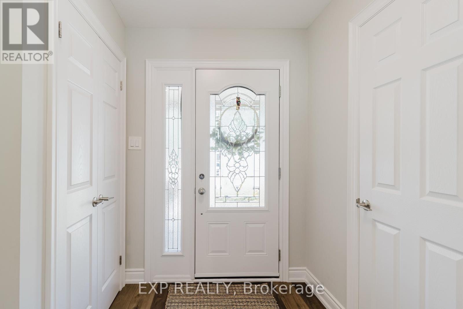 8 Viva Court, Hamilton, Ontario  L8J 1X6 - Photo 4 - X12328858
