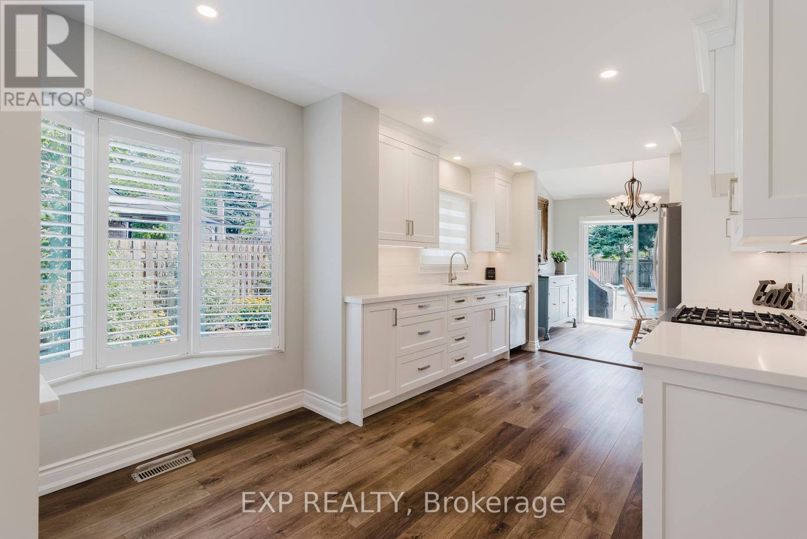 8 Viva Court, Hamilton, Ontario  L8J 1X6 - Photo 7 - X12328858