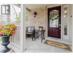 8 VIVA COURT, Hamilton, Ontario