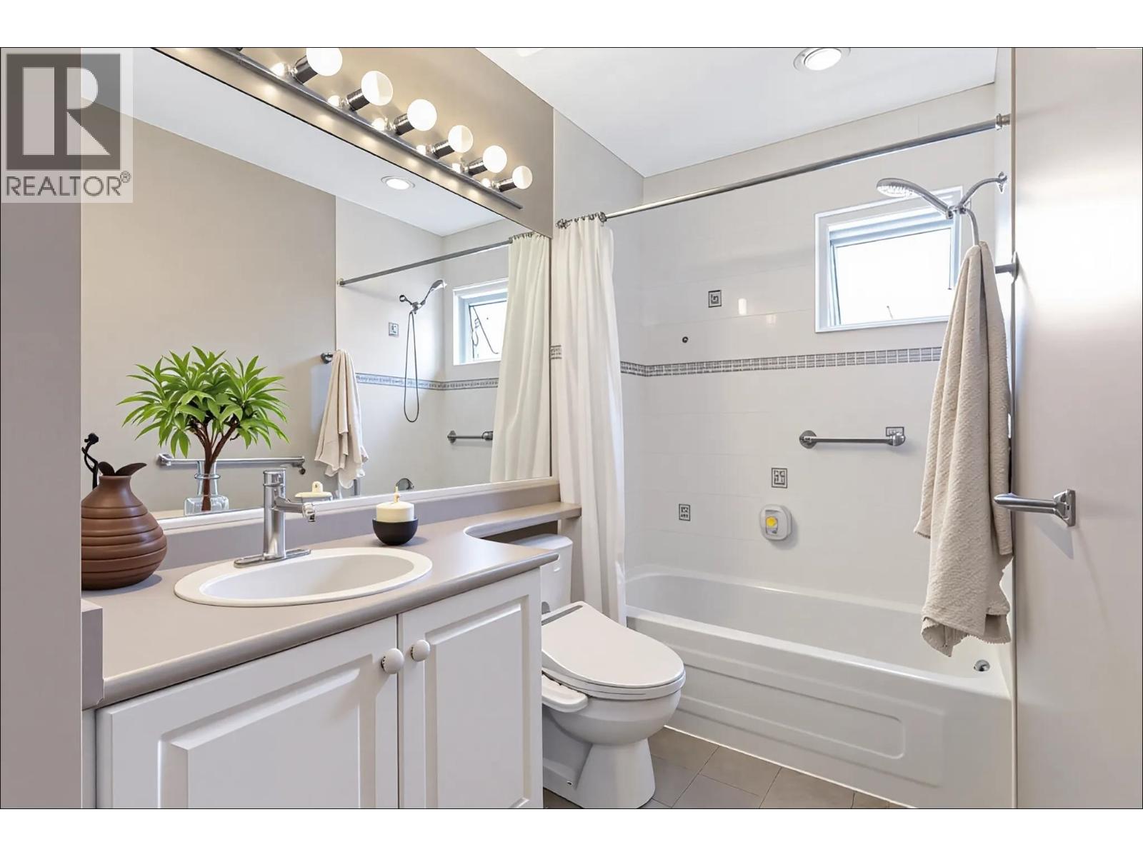 235 W 19th Street, North Vancouver, British Columbia  V7M 1X6 - Photo 23 - R3034450