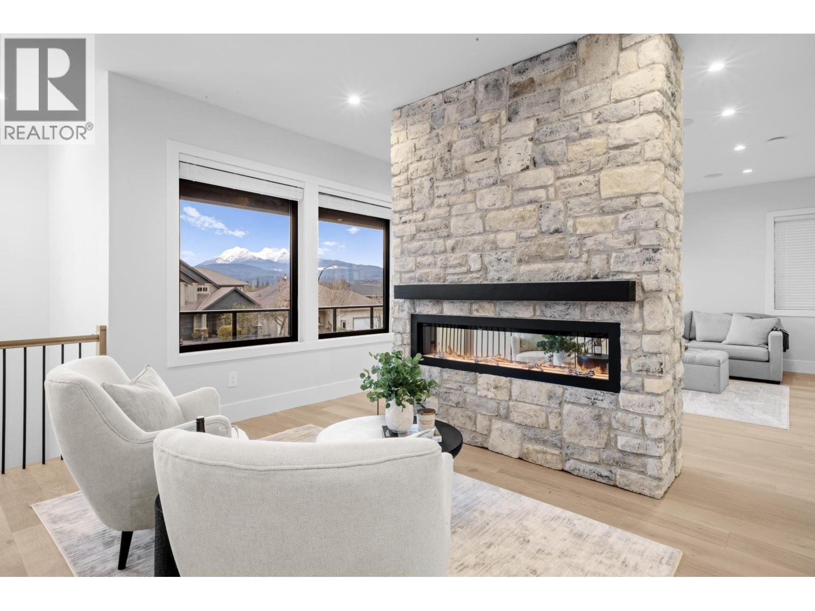 21996 Isaac Crescent, Maple Ridge, British Columbia  V2X 8N8 - Photo 3 - R3034462