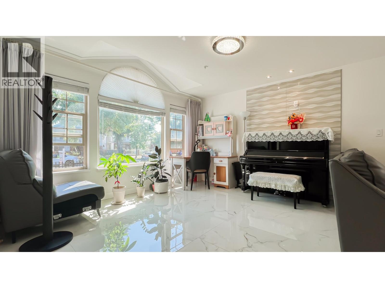 2083 E 53rd Avenue, Vancouver, British Columbia  V5P 1X6 - Photo 6 - R3034446