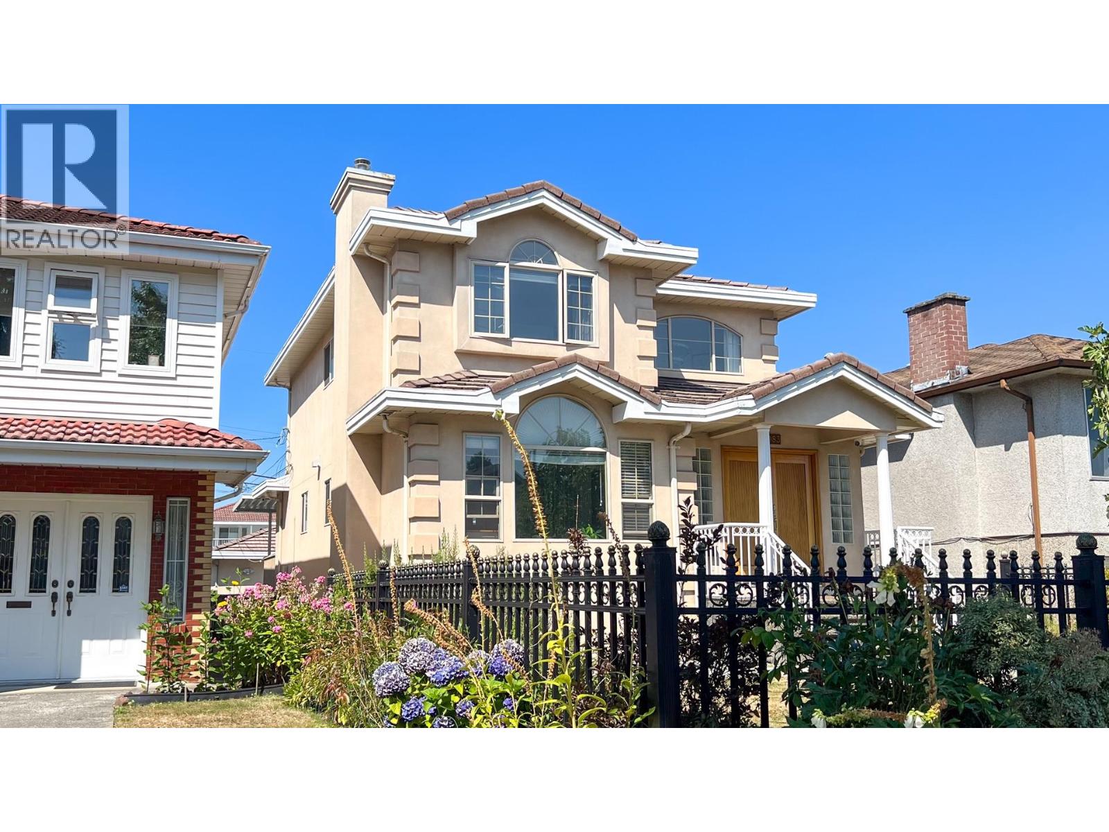 2083 E 53rd Avenue, Vancouver, British Columbia  V5P 1X6 - Photo 1 - R3034446