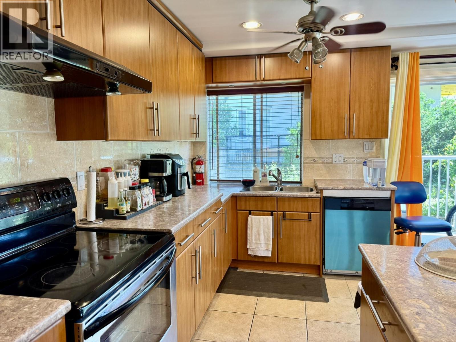 208 815 FOURTH AVENUE, New Westminster, British Columbia