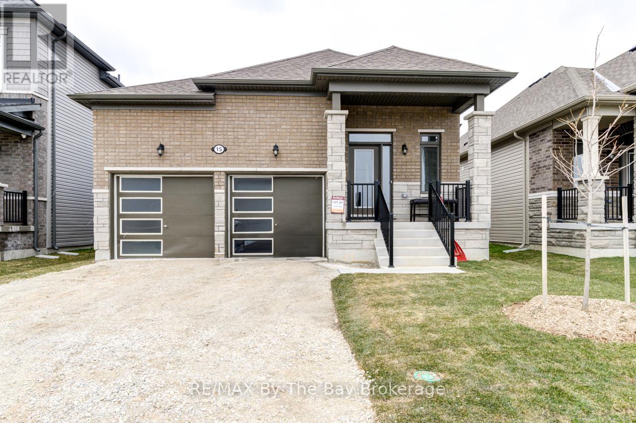 15 Union Boulevard, Wasaga Beach, Ontario  L9Z 0M6 - Photo 1 - S12328919