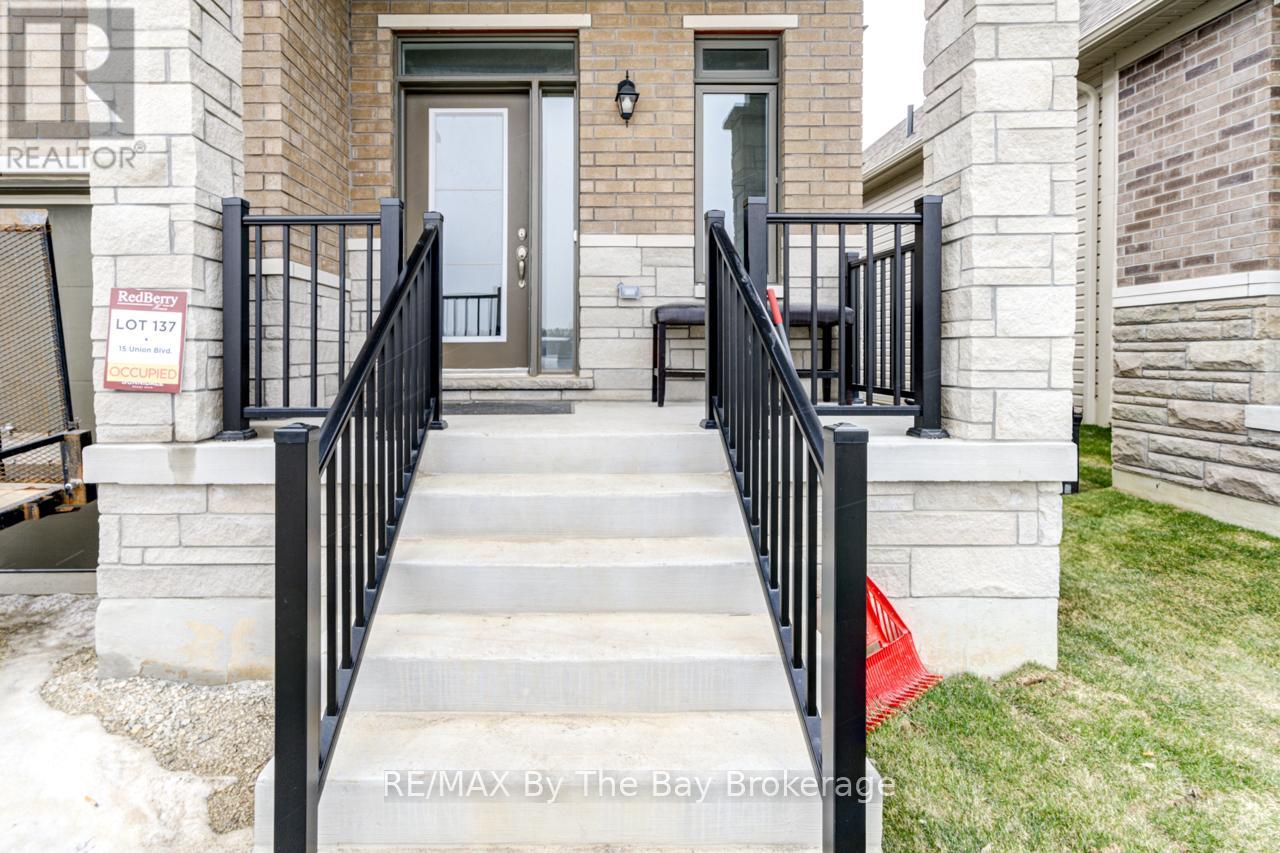 15 Union Boulevard, Wasaga Beach, Ontario  L9Z 0M6 - Photo 2 - S12328919