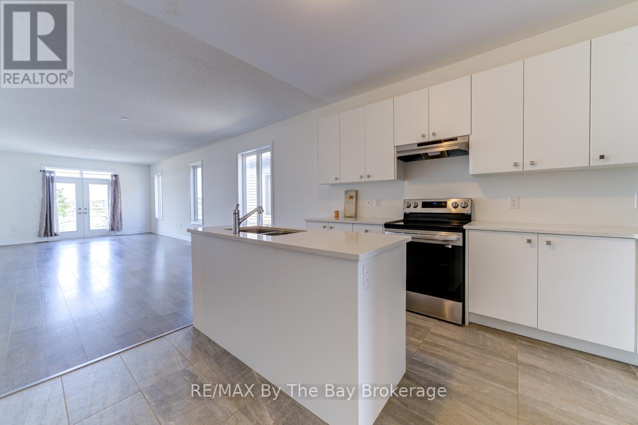 15 Union Boulevard, Wasaga Beach, Ontario  L9Z 0M6 - Photo 4 - S12328919