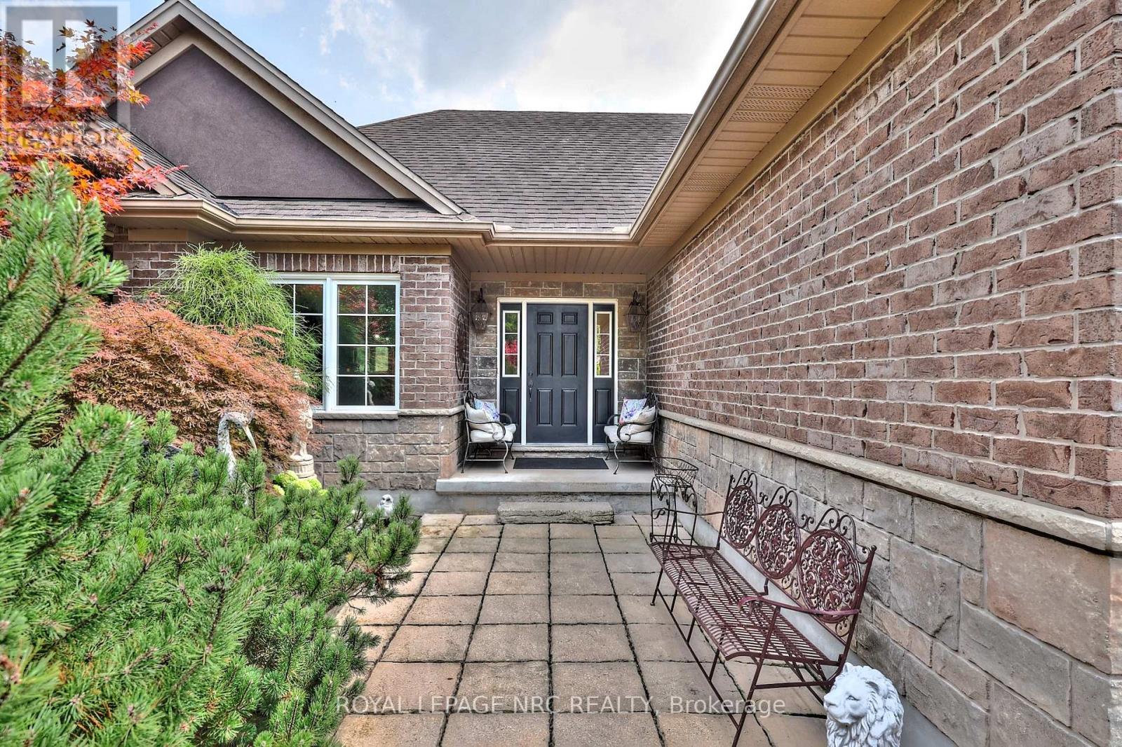 Property at 18 MARTHA COURT image 4