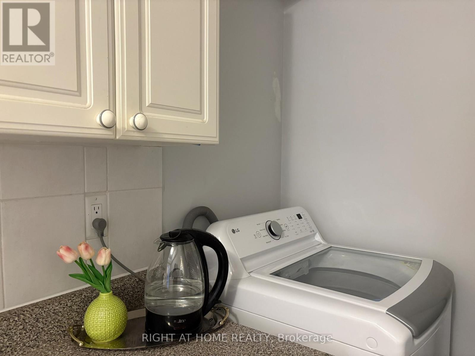 201 - 3460 Keele Street, Toronto, Ontario  M3J 1L9 - Photo 12 - W12328683