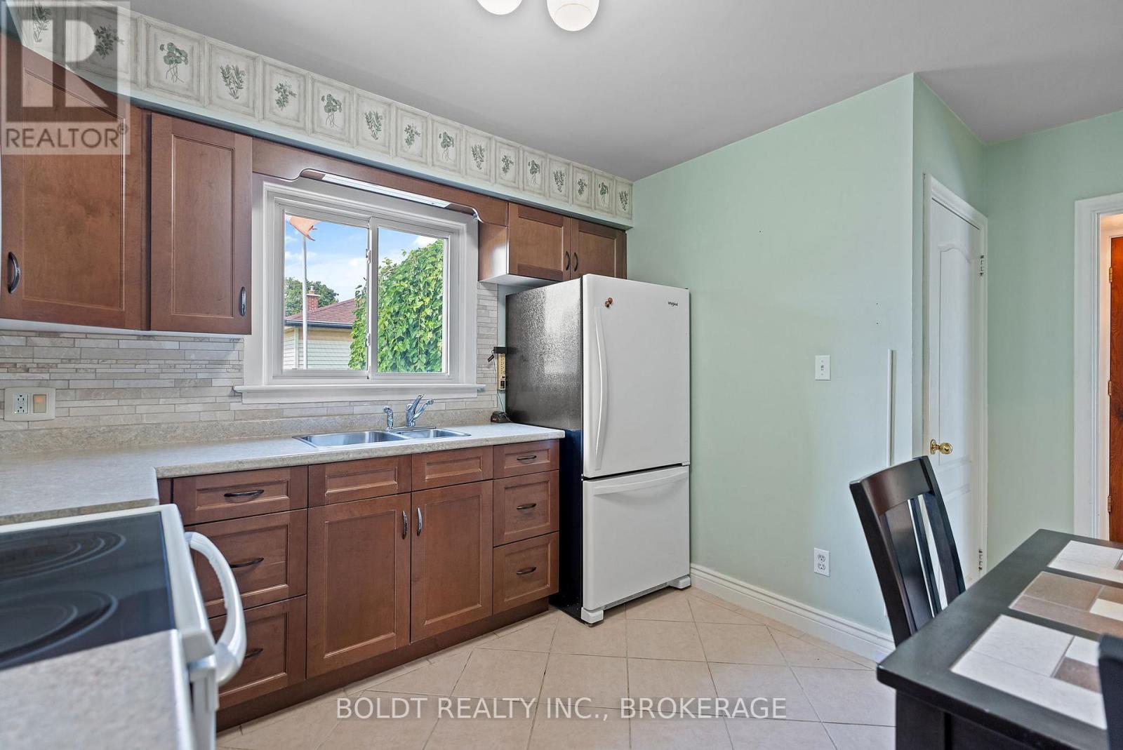 73 Dunkeld Avenue, St. Catharines, Ontario  L2M 4A8 - Photo 10 - X12329001