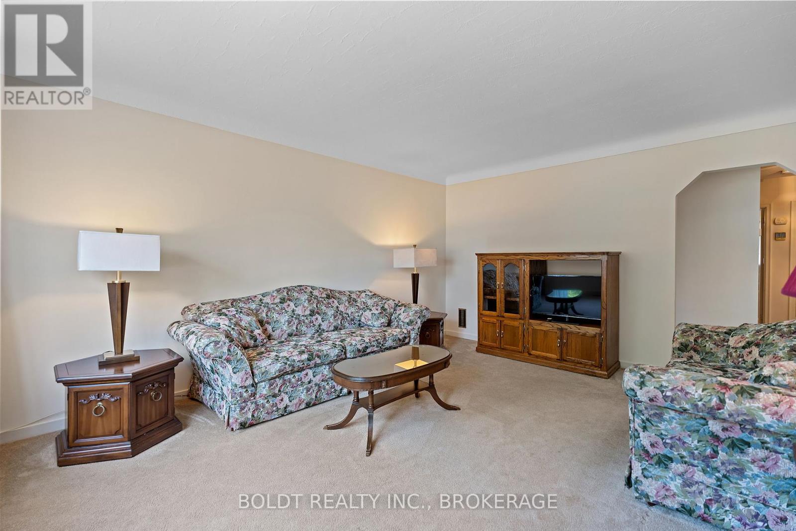 73 Dunkeld Avenue, St. Catharines, Ontario  L2M 4A8 - Photo 6 - X12329001