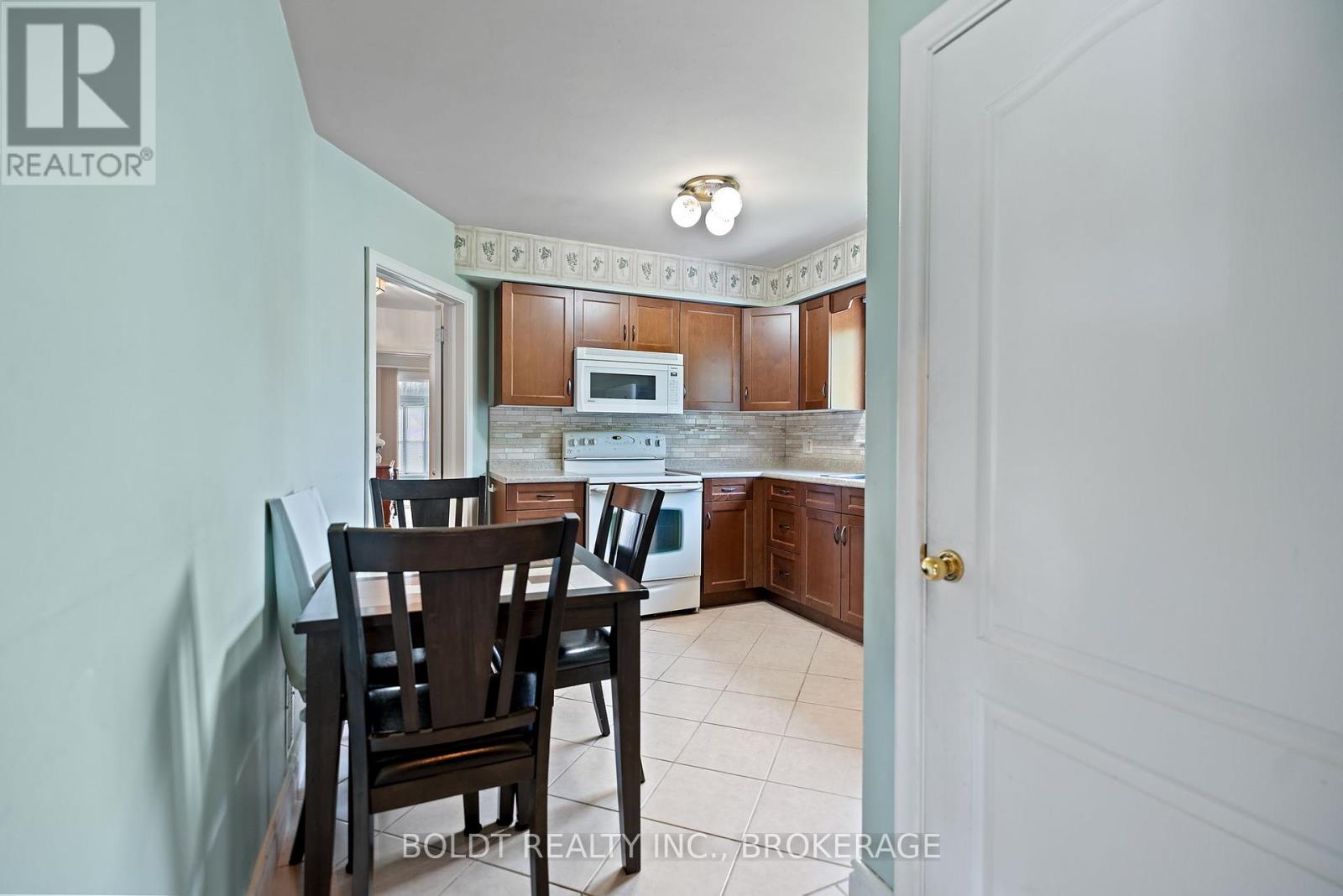 73 Dunkeld Avenue, St. Catharines, Ontario  L2M 4A8 - Photo 7 - X12329001