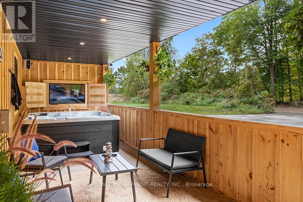 402075 Grey Road 17, Georgian Bluffs, Ontario  N0H 2T0 - Photo 32 - X12328999