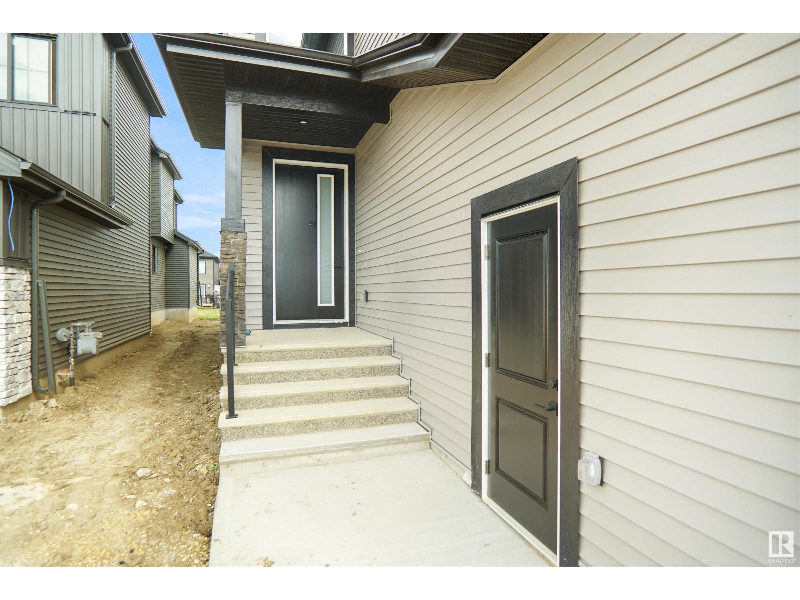 Property at #4007 4007 41 ST image 3