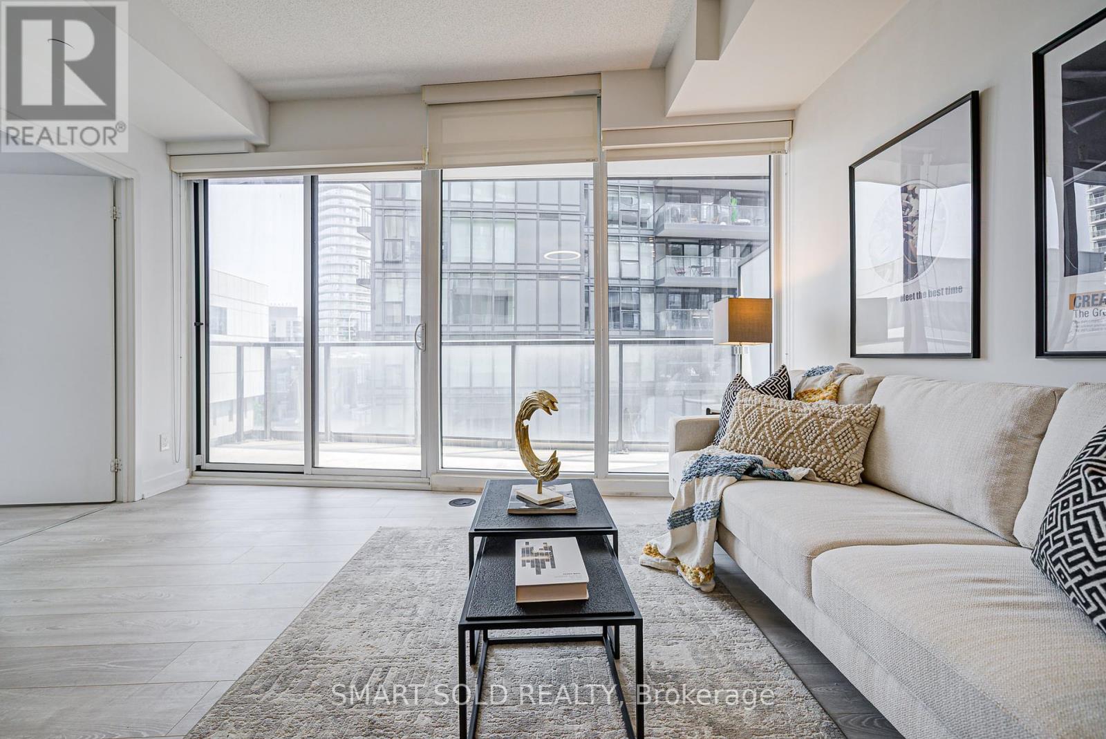 305 - 90 Queens Wharf Road, Toronto, Ontario  M5V 0J4 - Photo 17 - C12329035