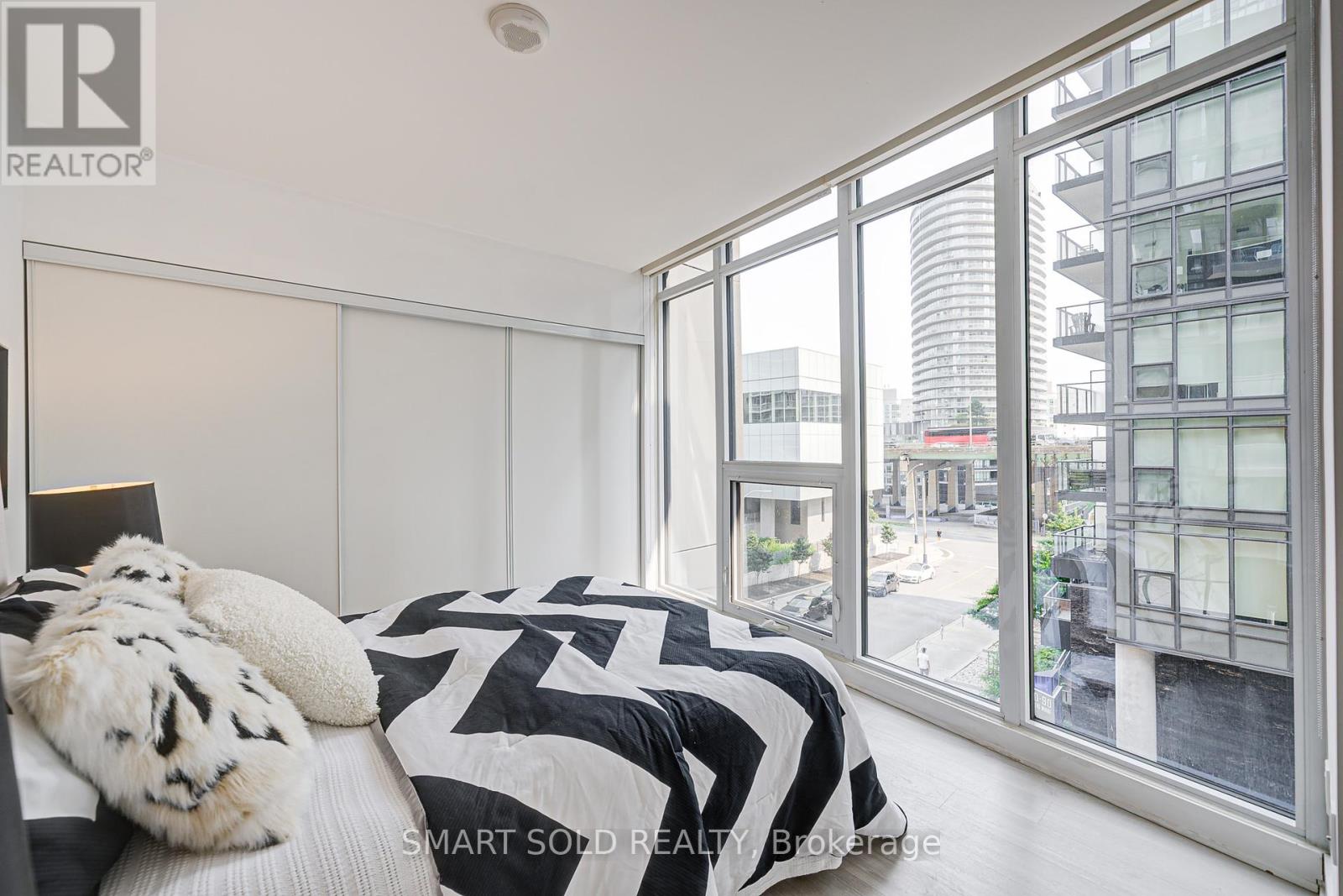 305 - 90 Queens Wharf Road, Toronto, Ontario  M5V 0J4 - Photo 24 - C12329035