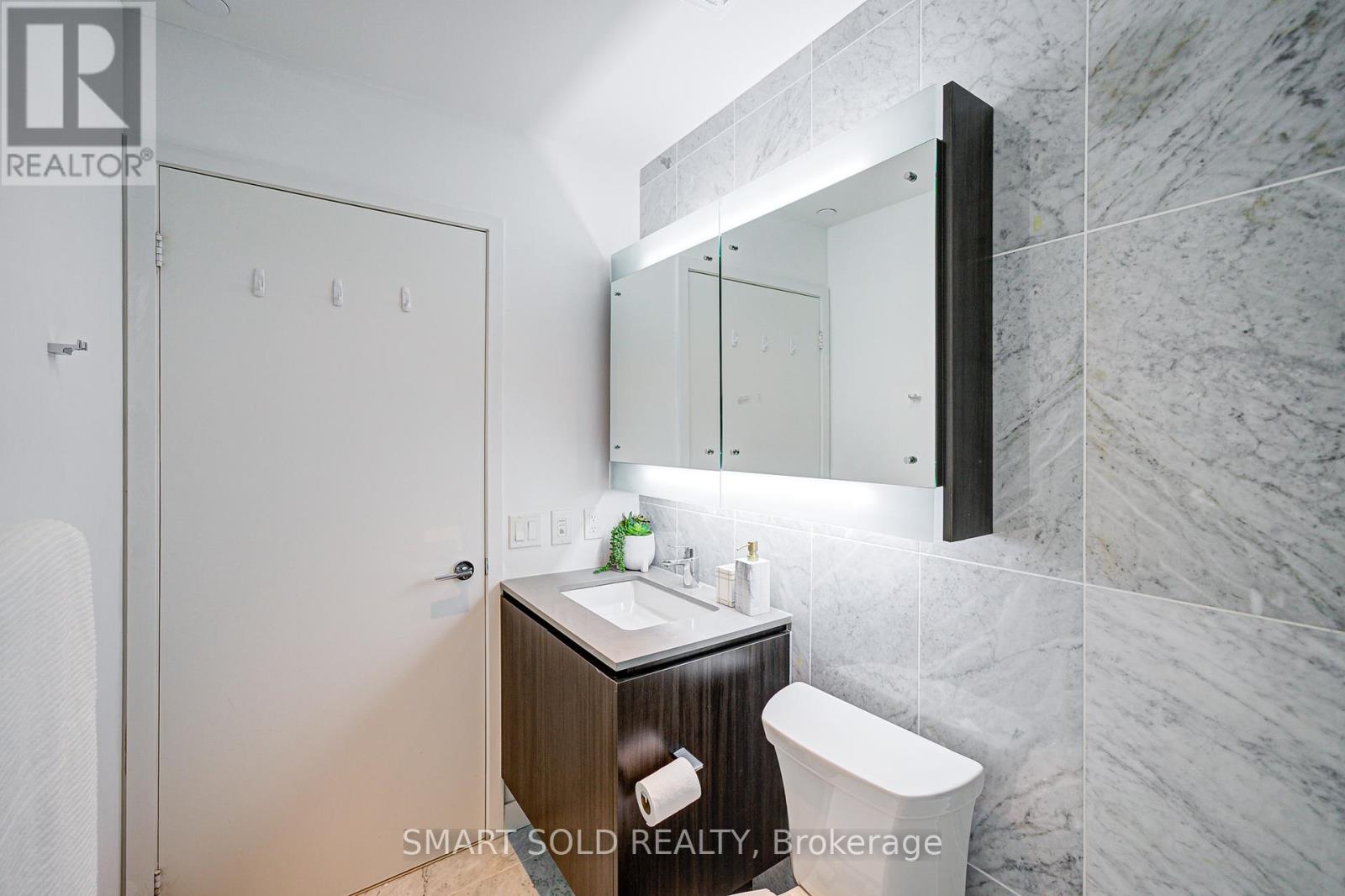305 - 90 Queens Wharf Road, Toronto, Ontario  M5V 0J4 - Photo 37 - C12329035