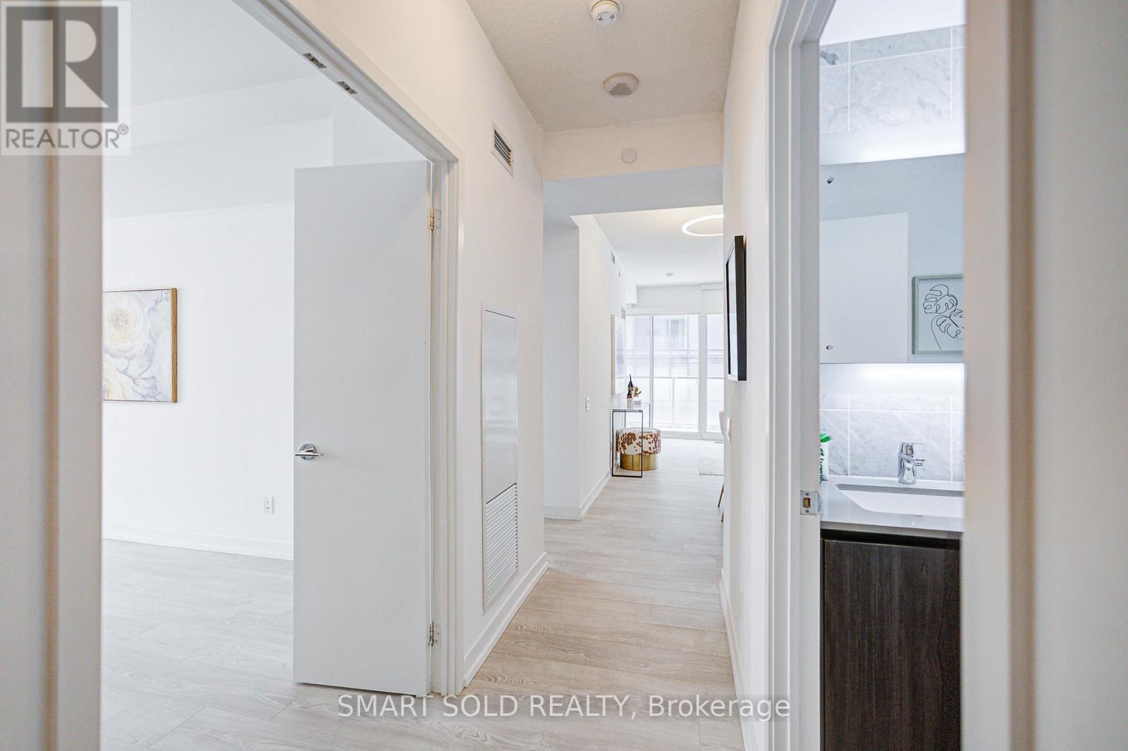 305 - 90 Queens Wharf Road, Toronto, Ontario  M5V 0J4 - Photo 9 - C12329035