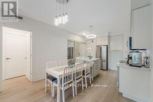 1122 - 70 Roehampton Avenue, Toronto, Ontario  M4P 1R2 - Photo 11 - C12329053