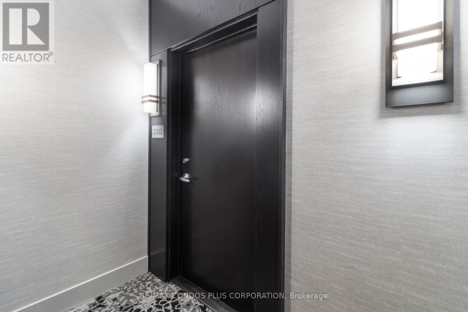 2302 - 218 Queens Quay W, Toronto (Waterfront Communities), Ontario  M5J 2Y6 - Photo 4 - C12283747