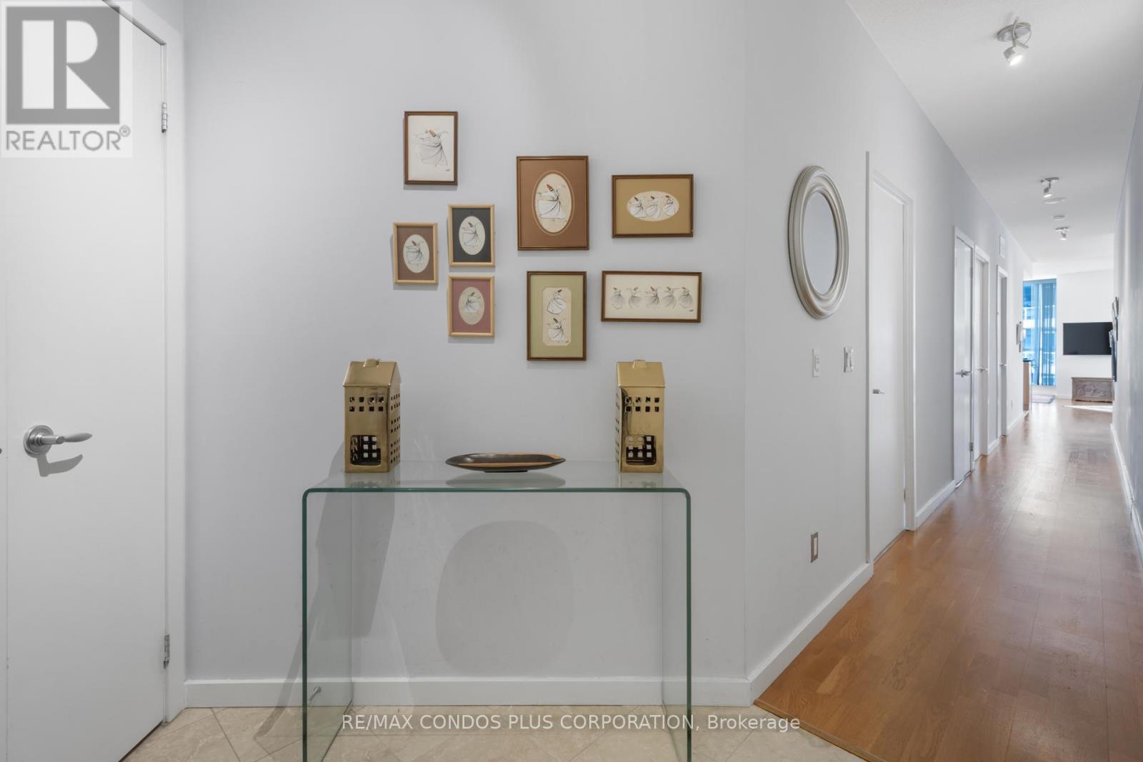 2302 - 218 Queens Quay W, Toronto (Waterfront Communities), Ontario  M5J 2Y6 - Photo 6 - C12283747