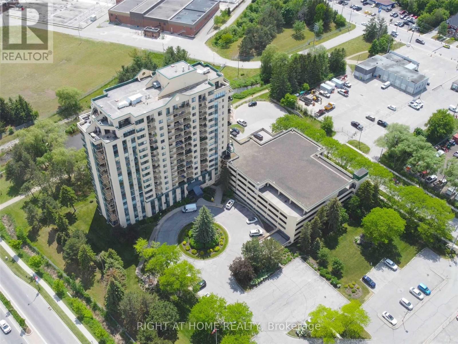 101 - 75 Ellen Street, Barrie, Ontario  L4N 7R6 - Photo 2 - S12329058