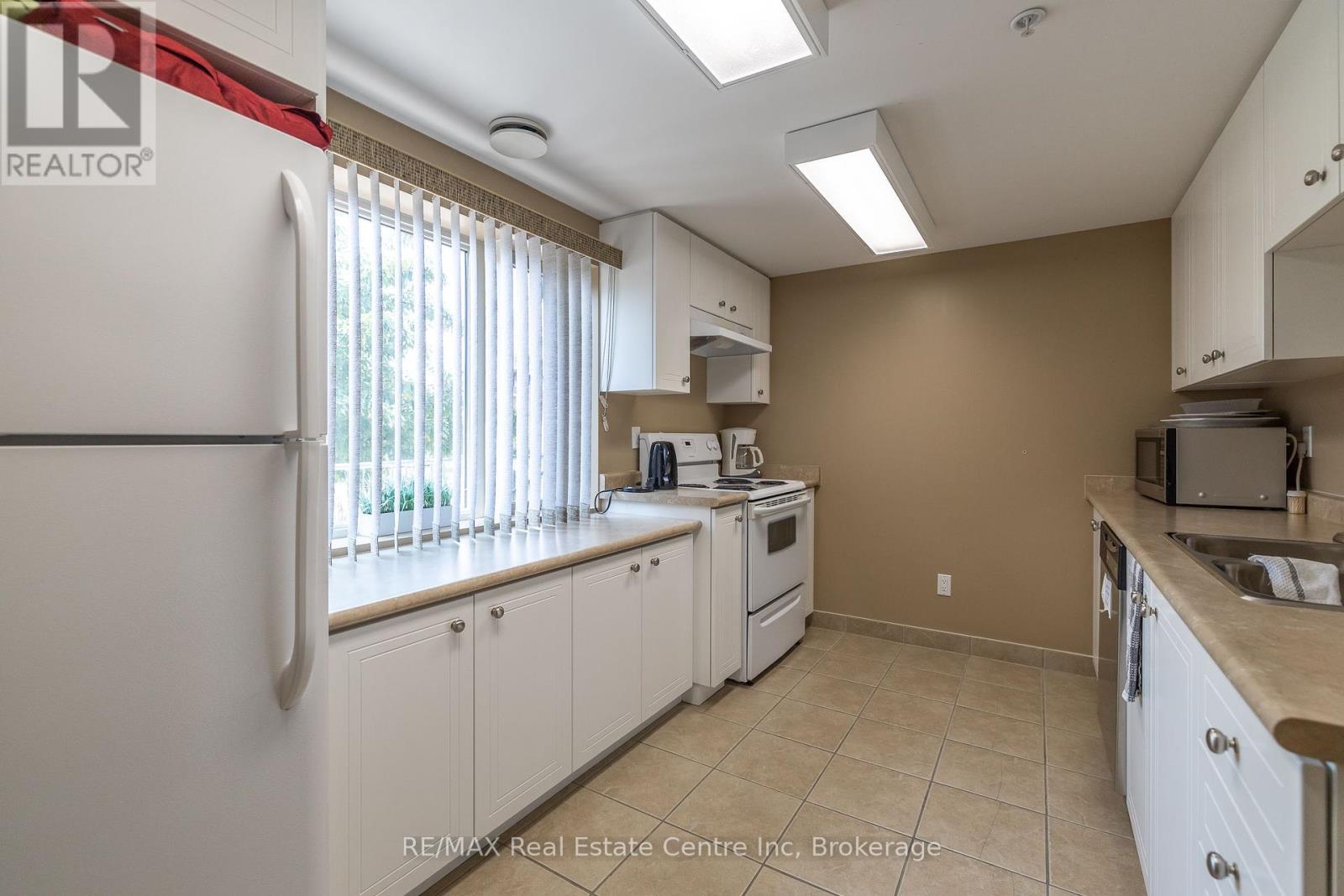 413 - 645 St David Street S, Centre Wellington, Ontario  N1M 0A9 - Photo 15 - X12328656