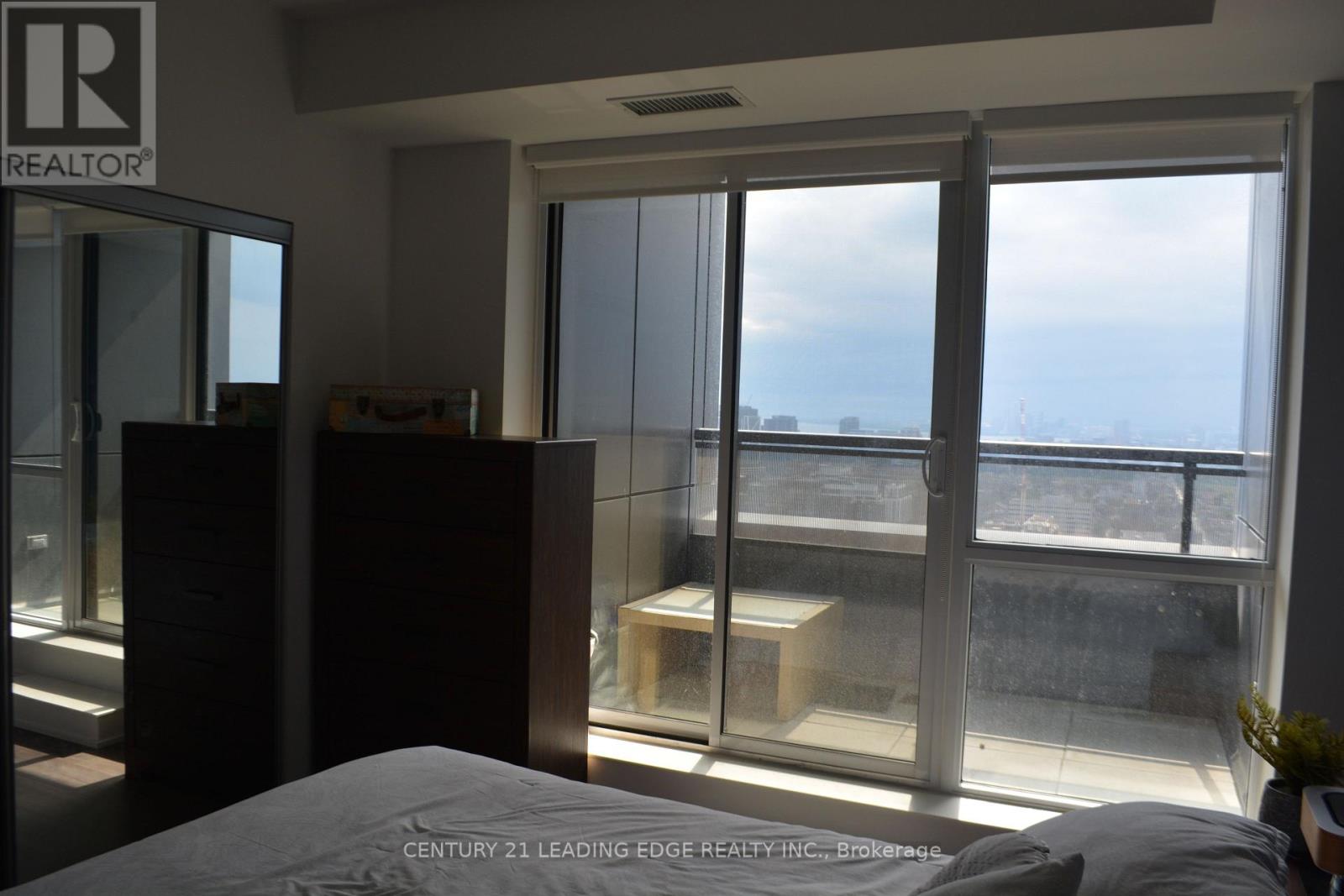 3806 - 318 Richmond Street W, Toronto, Ontario  M5V 0B4 - Photo 17 - C12329106
